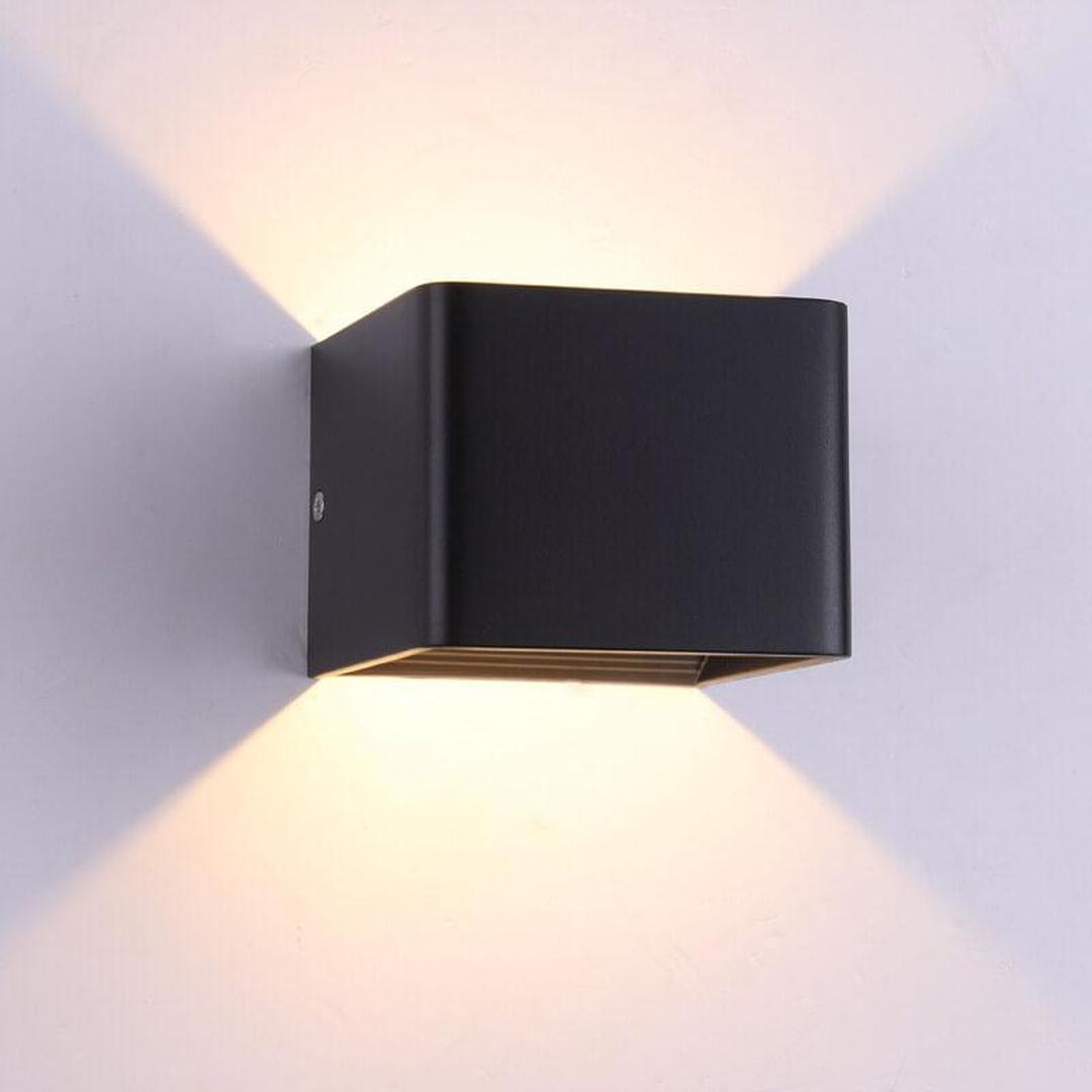 Kvadrio - Kvadratisk mini-vegglampe i aluminium