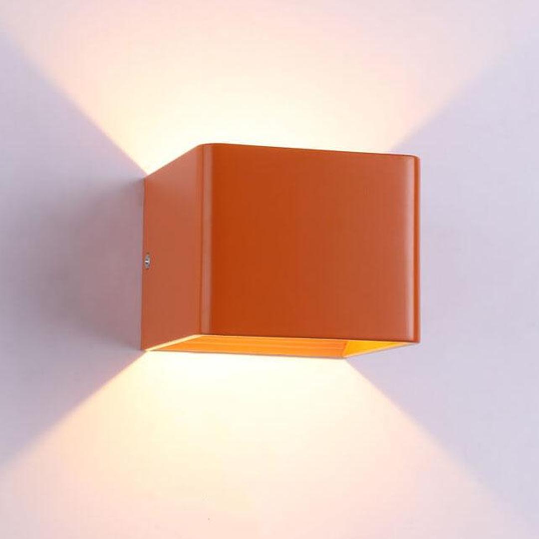 Kvadrio - Kvadratisk mini-vegglampe i aluminium