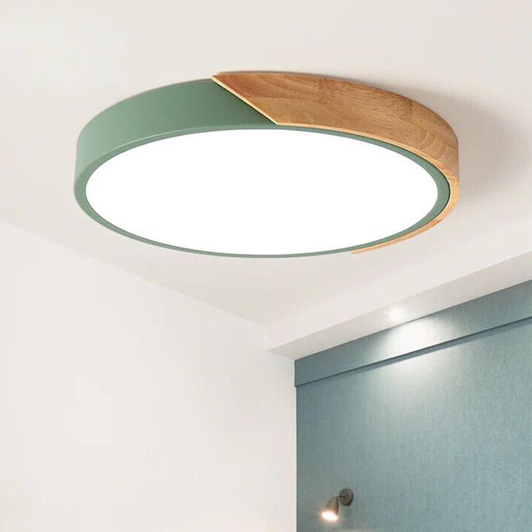 Rund LED-taklampe i akryl med farget metallkant
