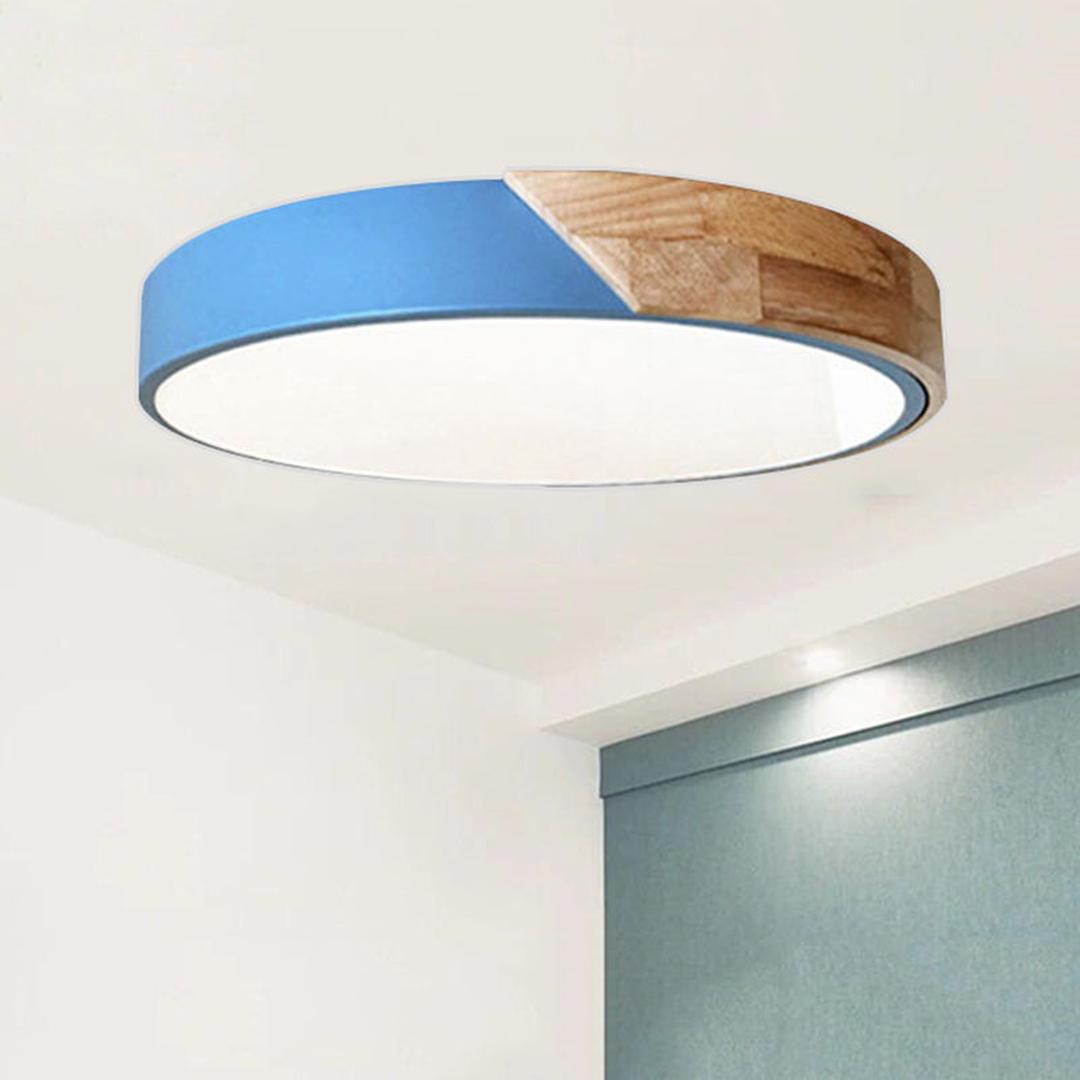 Rund LED-taklampe i akryl med farget metallkant