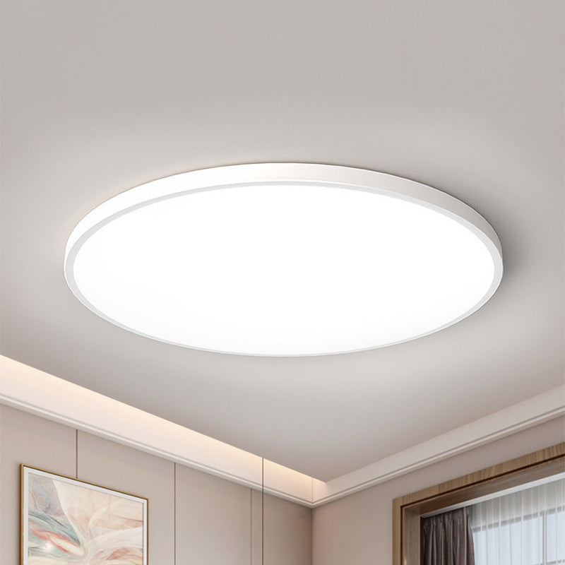 Rund, flat LED-taklampe med metallkant
