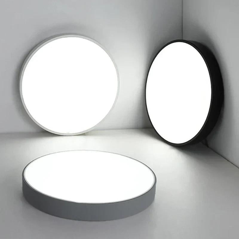 Ultratynn rund LED-taklampe med farget kant