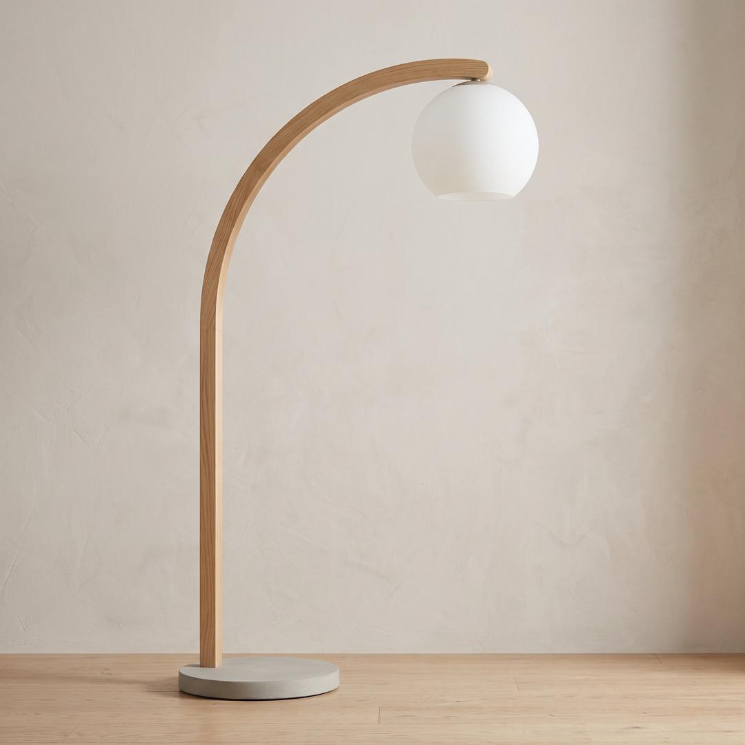 Buet gulvlampe med glasskuppel