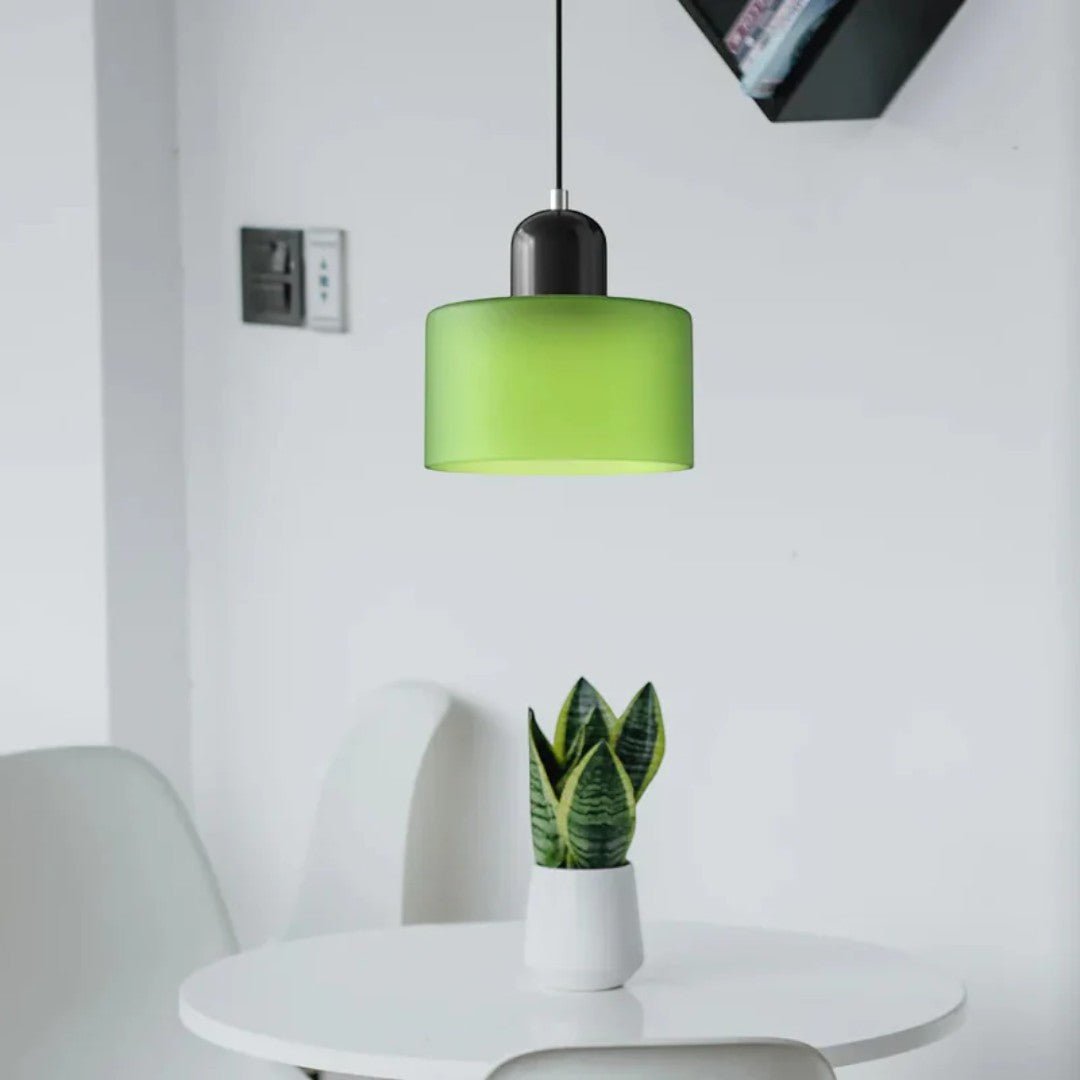 Nordisk metall pendellampe med glasskjerm