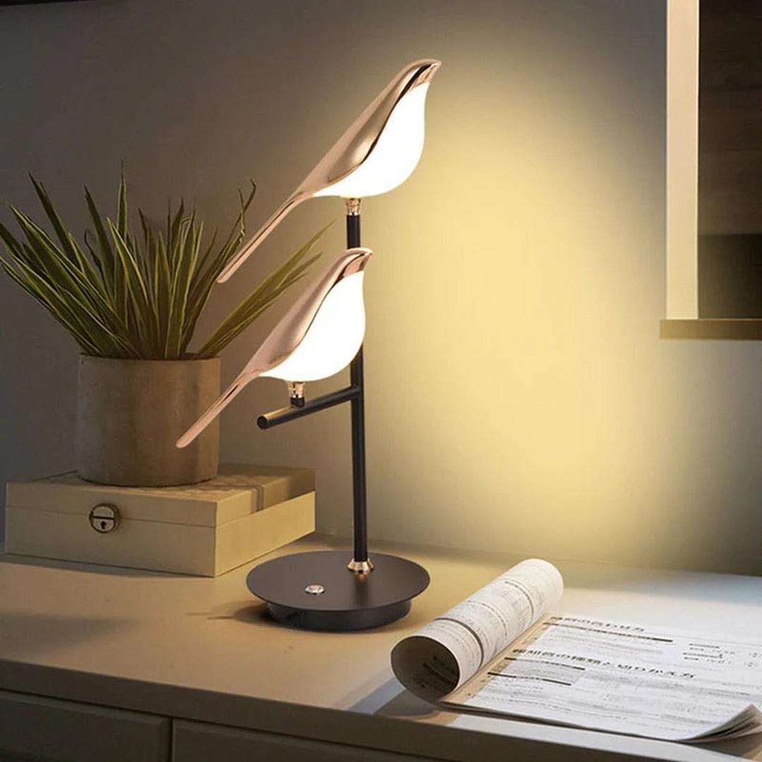 Plumavia - Gyllen Fugleformet Vegglampe med LED