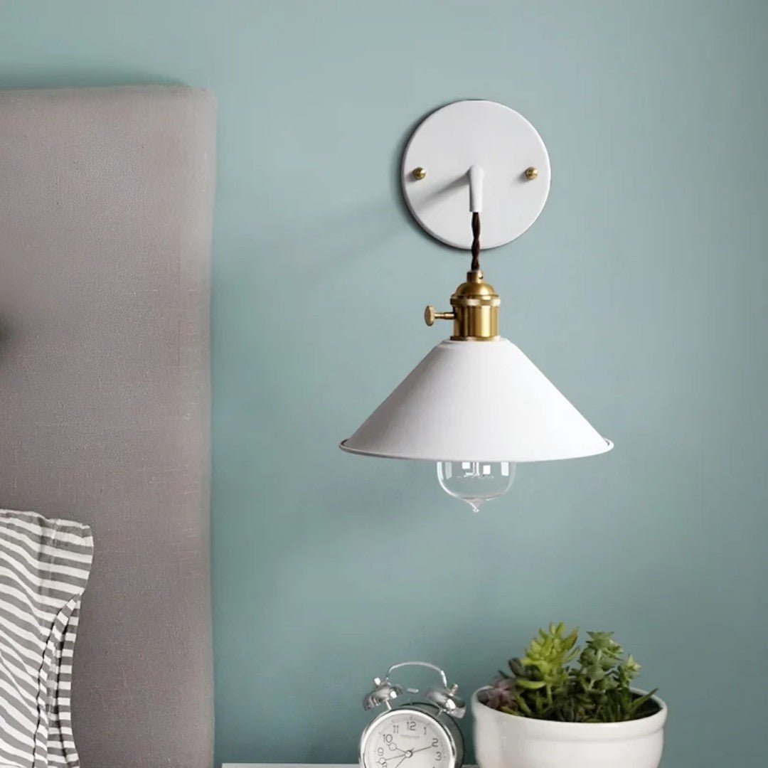 Retro vegglampe med metallskjerm