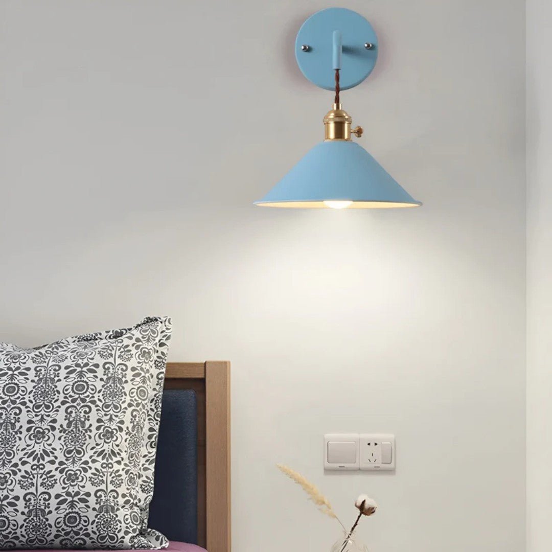 Retro vegglampe med metallskjerm