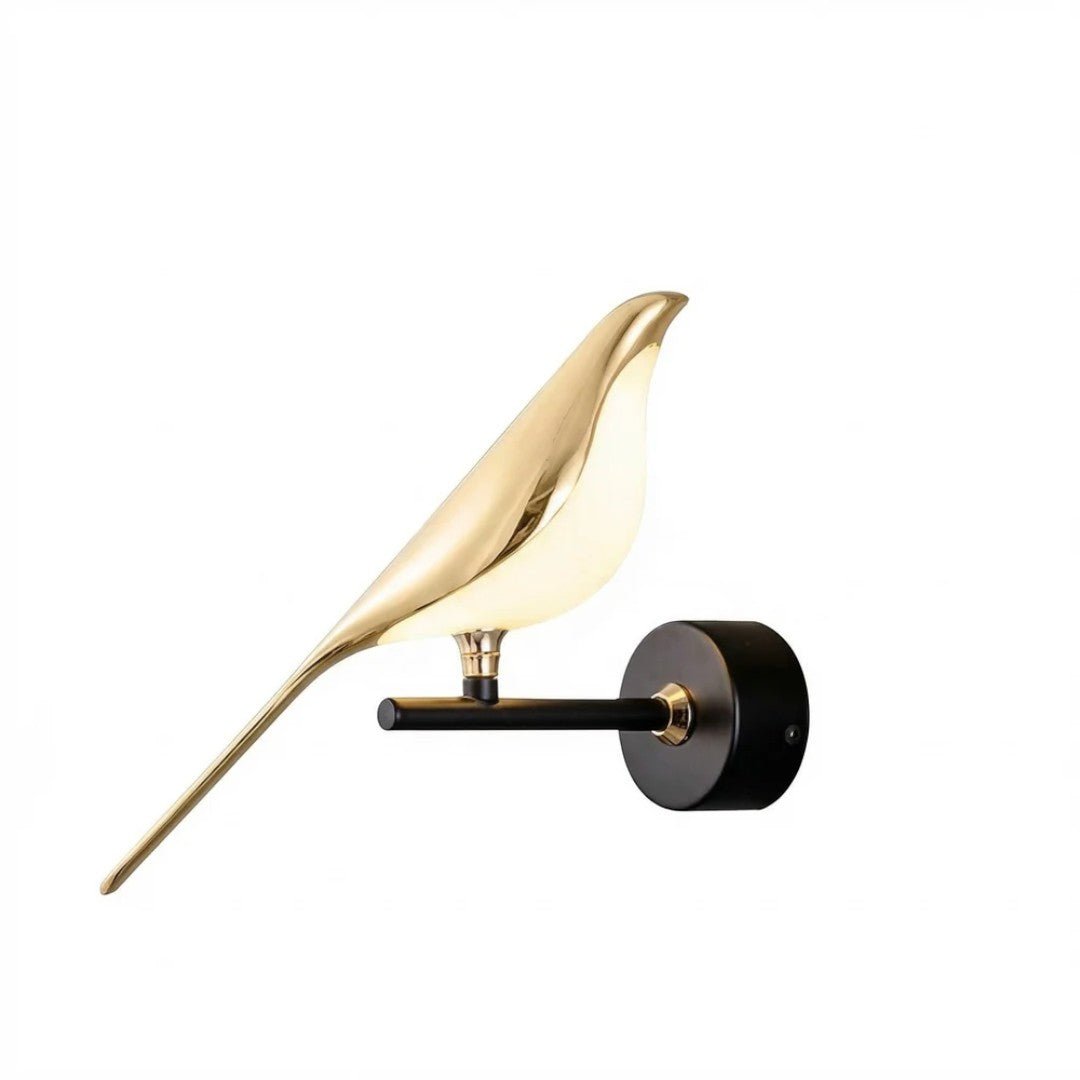 Vegglampe med fugleformet lyselement