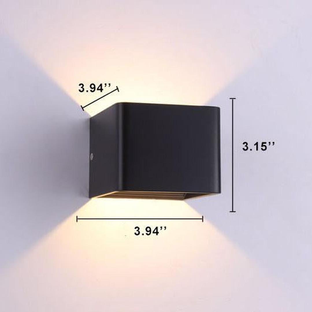 Kvadrio - Kvadratisk mini-vegglampe i aluminium