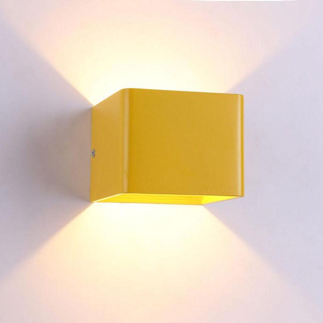 Kvadrio - Kvadratisk mini-vegglampe i aluminium