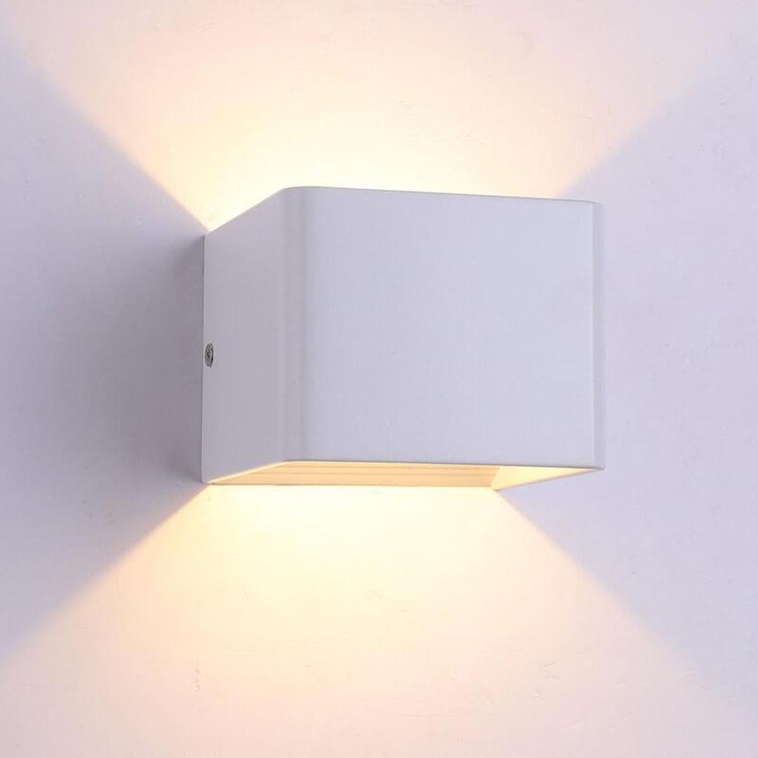 Kvadrio - Kvadratisk mini-vegglampe i aluminium