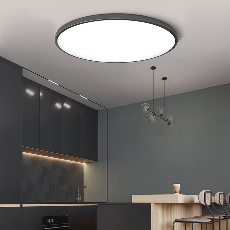 Rund, flat LED-taklampe med metallkant