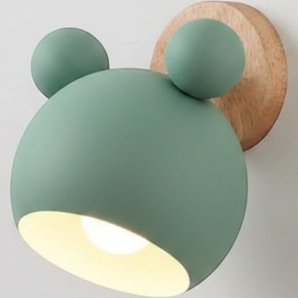 Vegglampe formet som et bjørnehode i tre med integrert LED