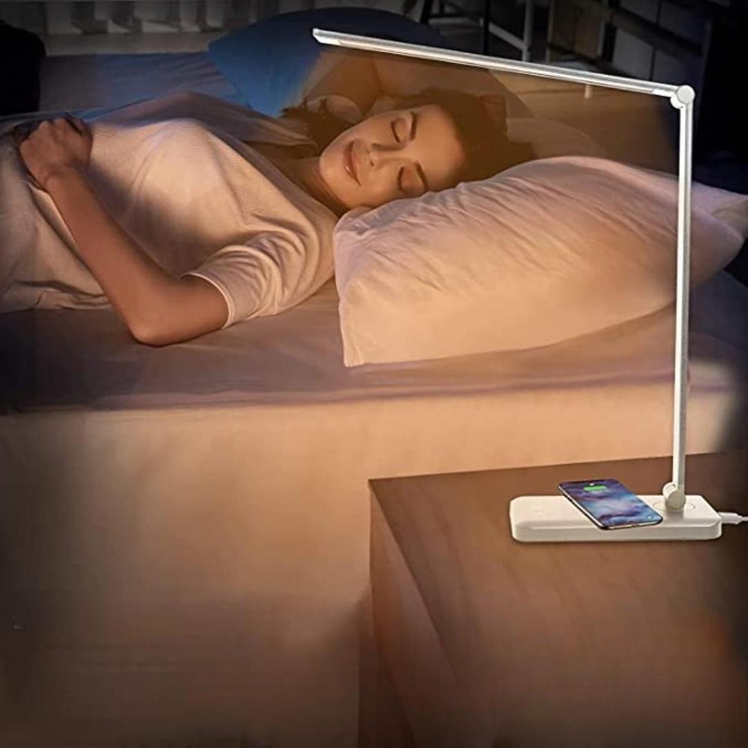 Skrivora - LED-bordlampe med bevegelig arm og USB-port