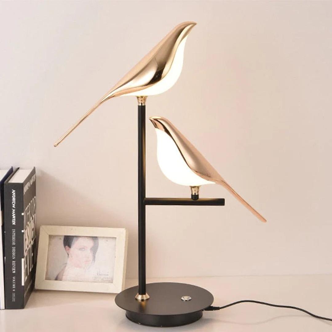 Plumavia - Gyllen Fugleformet Vegglampe med LED