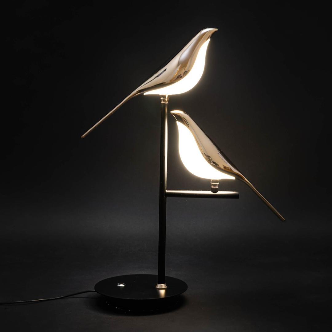 Plumavia - Gyllen Fugleformet Vegglampe med LED