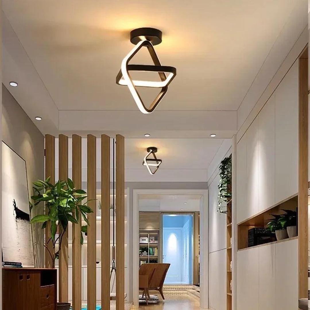 Liten LED-taklampe bygget opp av to lysende ringer