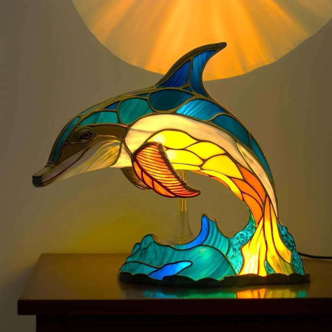 Bordlampe i farget glassmosaikk formet som et dyr