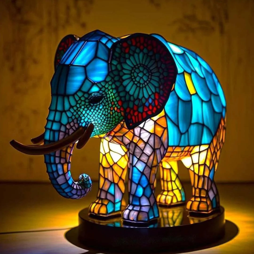 Bordlampe i farget glassmosaikk formet som et dyr