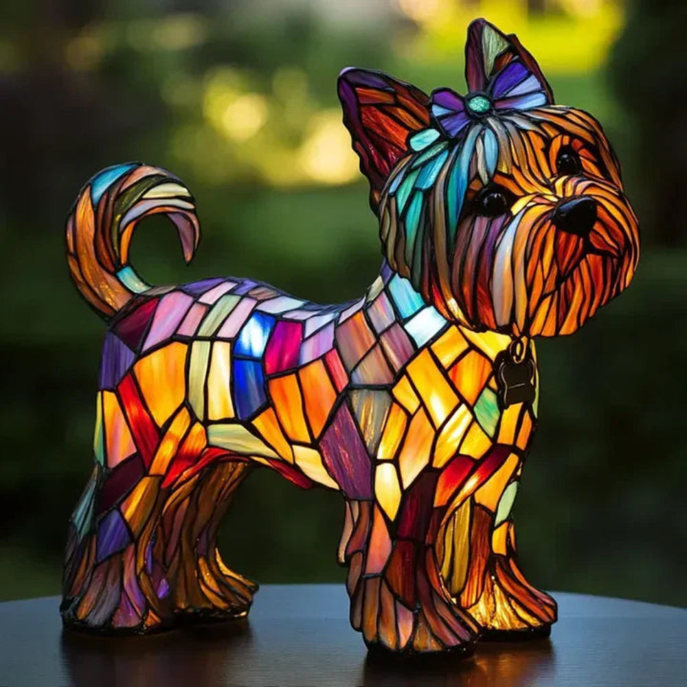 Bordlampe i farget blyglass formet som en hund
