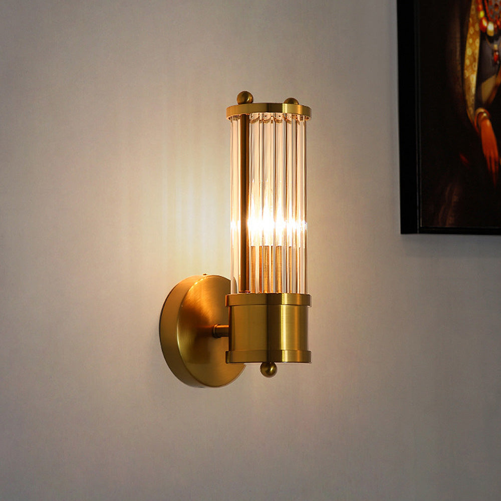 Gyllora - Slank vegglampe i gullfarget finish