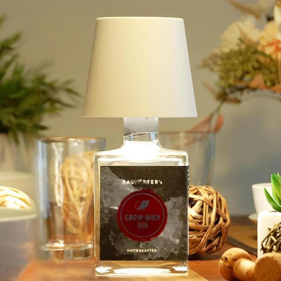 Flaskora - Oppladbar bordlampe i flaskeform