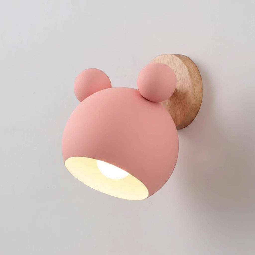 Vegglampe formet som et bjørnehode i tre med integrert LED
