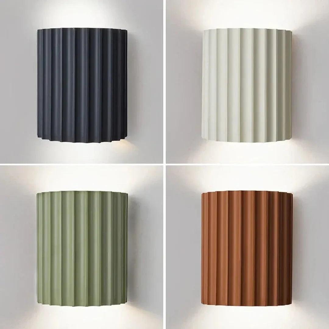 Ravelin - Nordisk Vegglampe i Resin med Ribbet Struktur