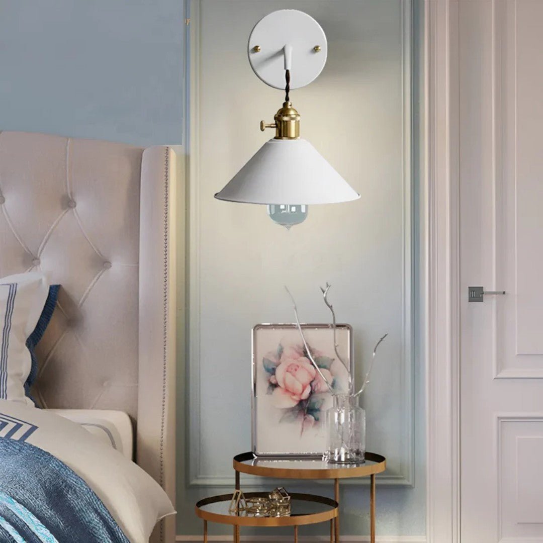 Retro vegglampe med metallskjerm