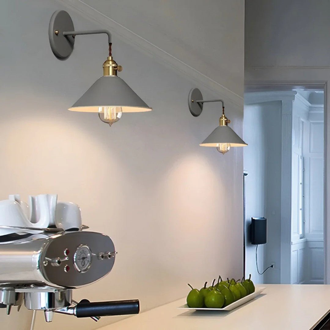 Retro vegglampe med metallskjerm