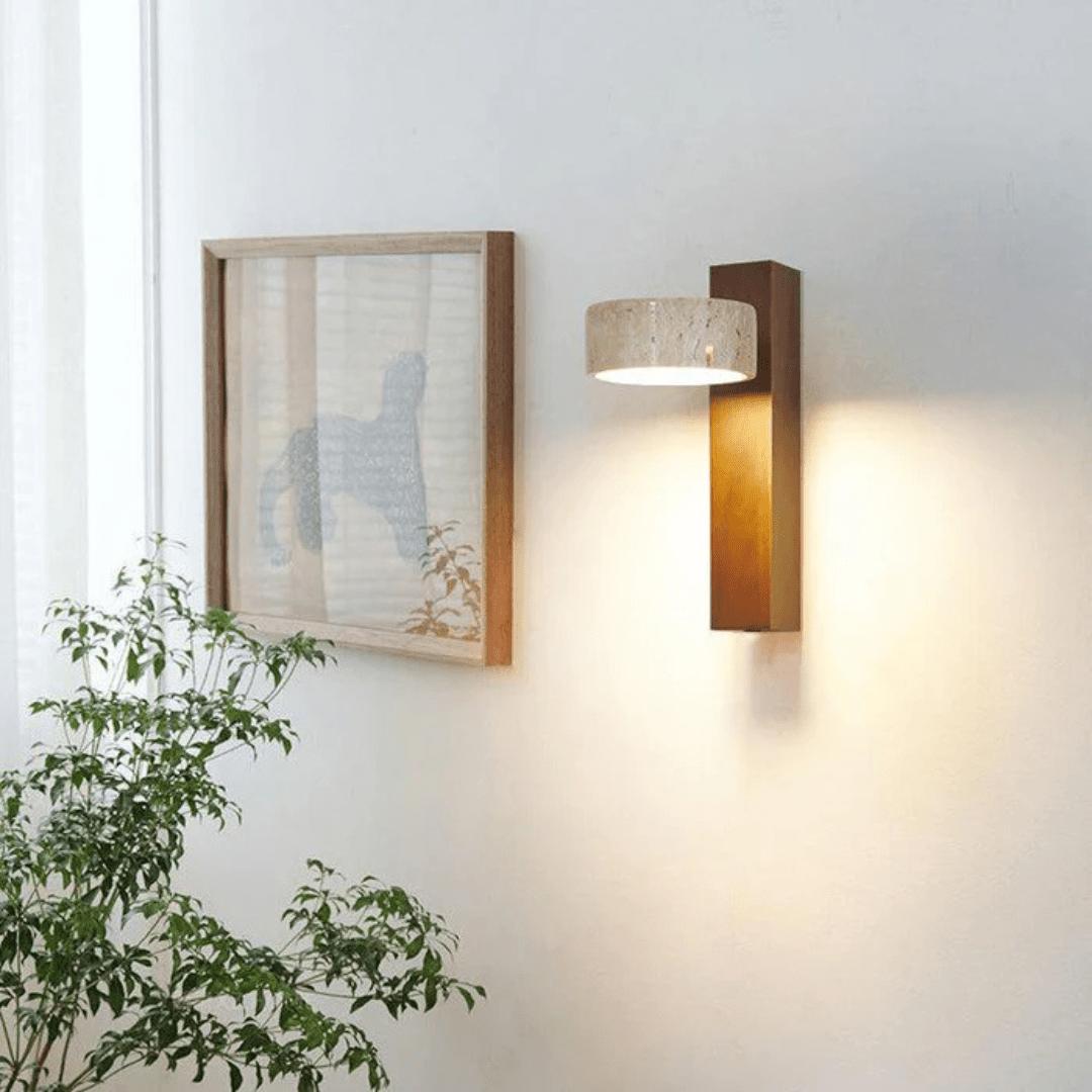 Steinvarme - Wabi-Sabi Vegglampe i Travertin