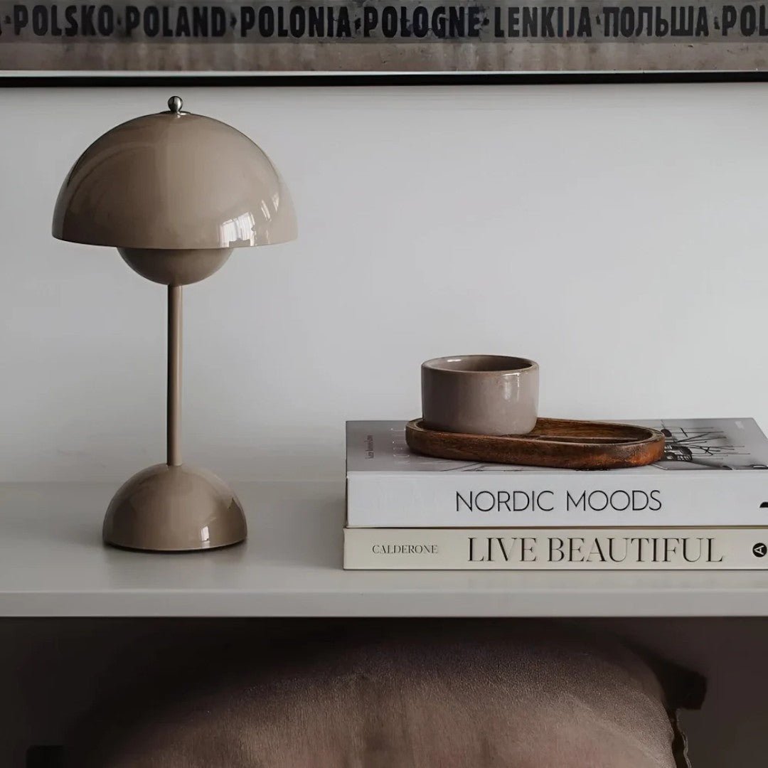Trådløs Bordlampe med Kuformet Skjerm