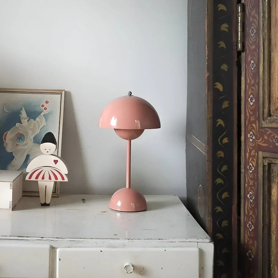 Trådløs Bordlampe med Kuformet Skjerm