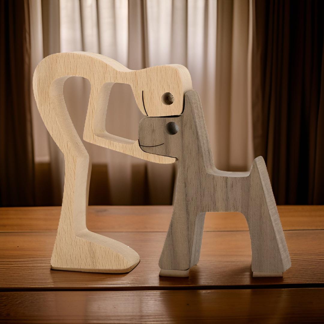 Traeholt - Håndlaget Trefigur av Hund og Eier