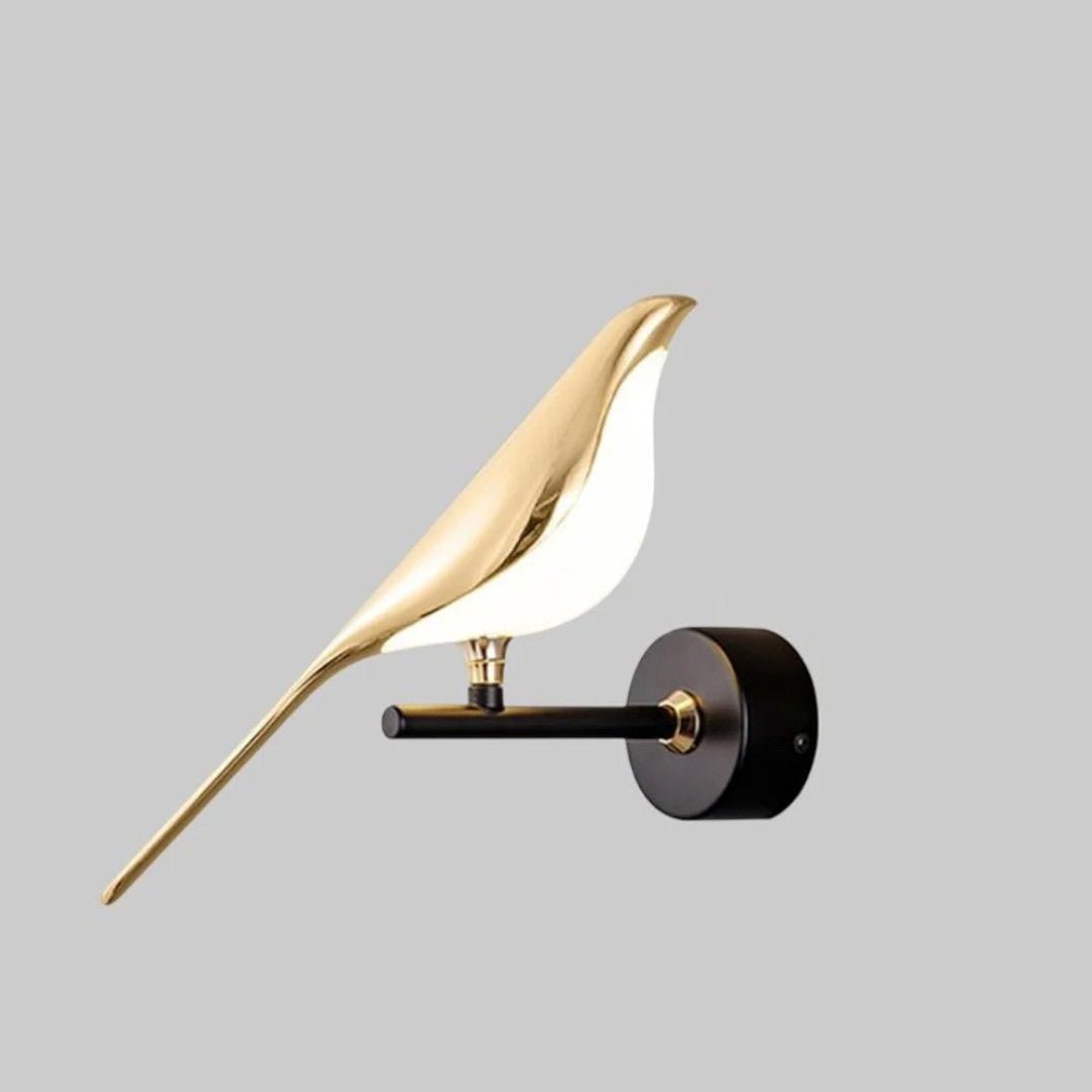 Vegglampe med fugleformet lyselement