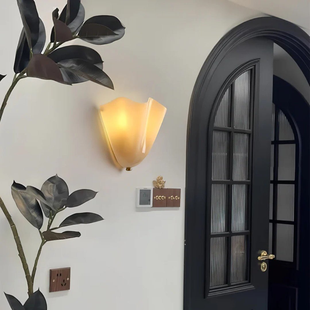 Vintage Vegglampe med Bladformet Glasskjerm